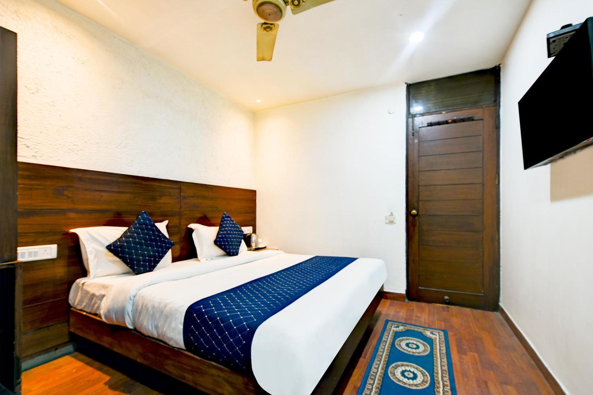 The Raj At Railway Station Hotel New Delhi